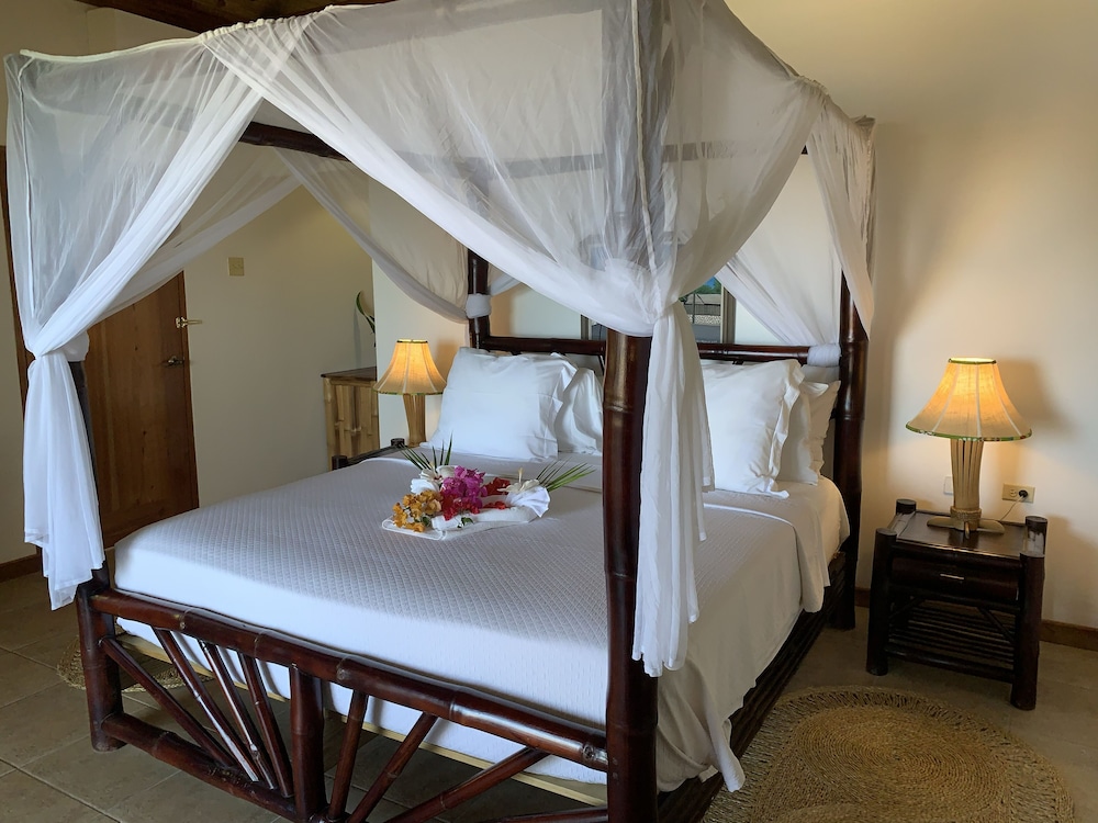 Tensing Pen Hotel — Hotel rooms in Negril