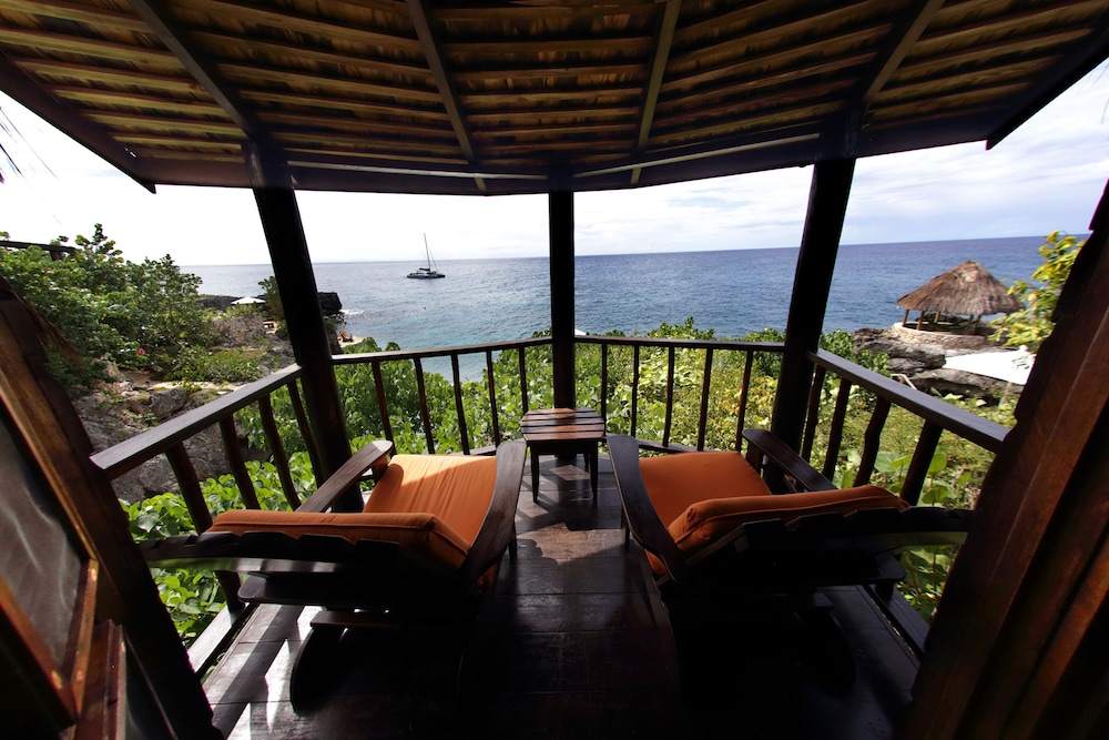 Tensing Pen Hotel — Hotel rooms in Negril