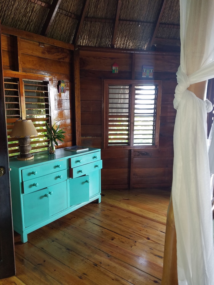 Tensing Pen Hotel — Hotel rooms in Negril