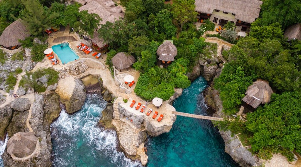 Tensing Pen Hotel — Swimming pool in Negril