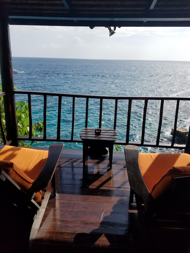 Tensing Pen Hotel — Hotel rooms in Negril