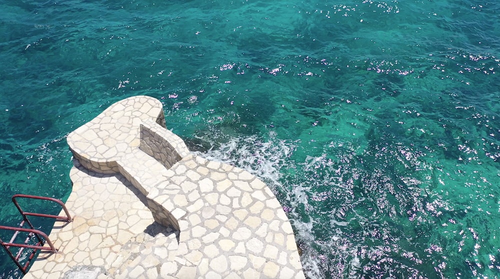 Tensing Pen Hotel — Beach in Negril