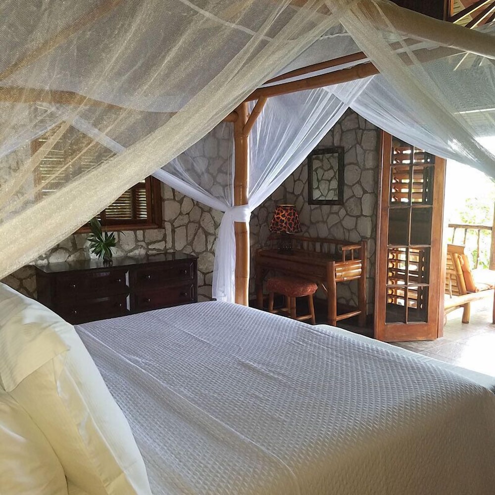 Tensing Pen Hotel — Hotel rooms in Negril