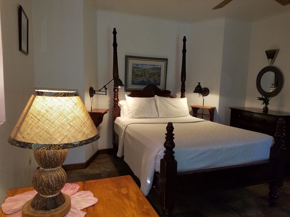 Tensing Pen Hotel — Hotel rooms in Negril
