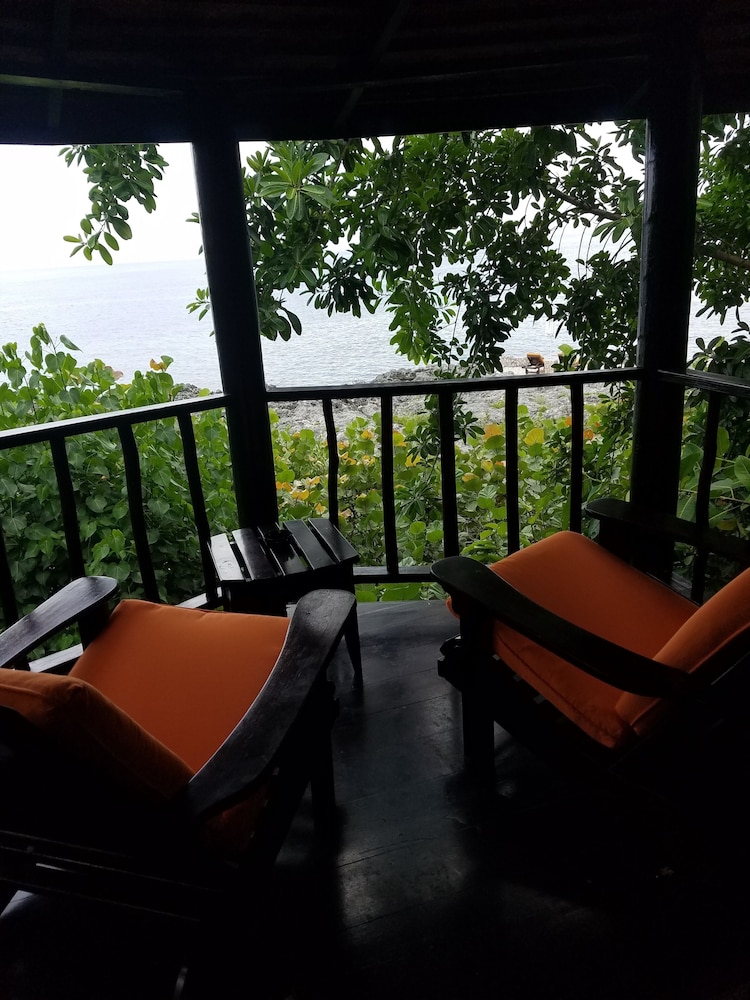 Tensing Pen Hotel — Hotel rooms in Negril