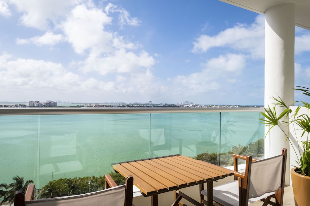 Hotel NYX Cancun All Inclusive — Hotel rooms in Cancun, Quintana Roo
