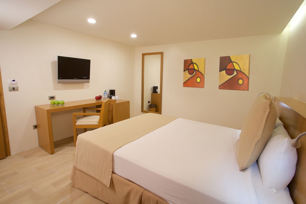Hotel NYX Cancun All Inclusive — Hotel rooms in Cancun, Quintana Roo
