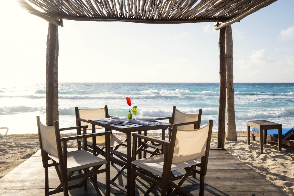 Hotel NYX Cancun All Inclusive — Restaurant & bars in Cancun, Quintana Roo