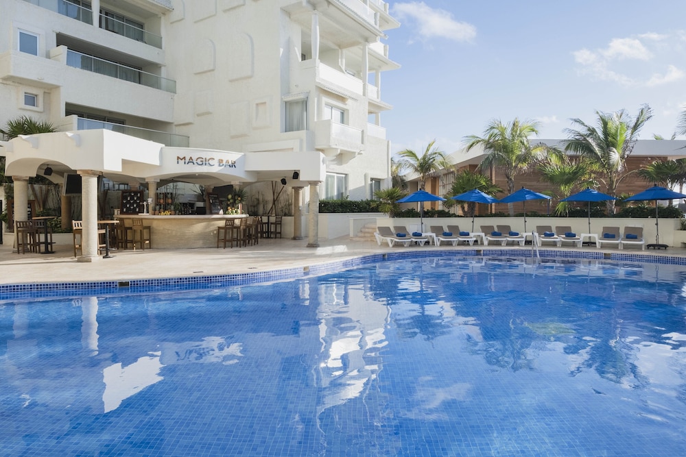 Hotel NYX Cancun All Inclusive — Swimming pool in Cancun, Quintana Roo