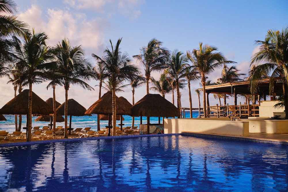 Hotel NYX Cancun All Inclusive — Swimming pool in Cancun, Quintana Roo