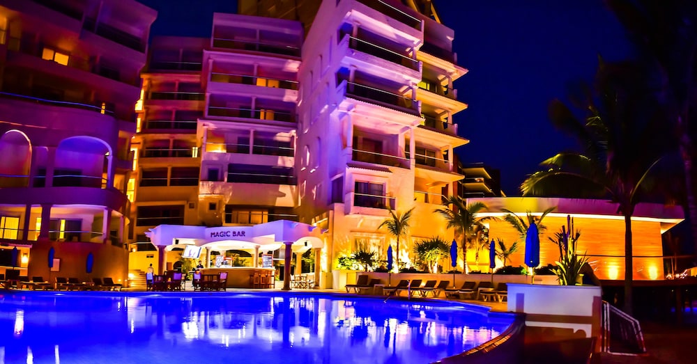 Hotel NYX Cancun All Inclusive — Swimming pool in Cancun, Quintana Roo
