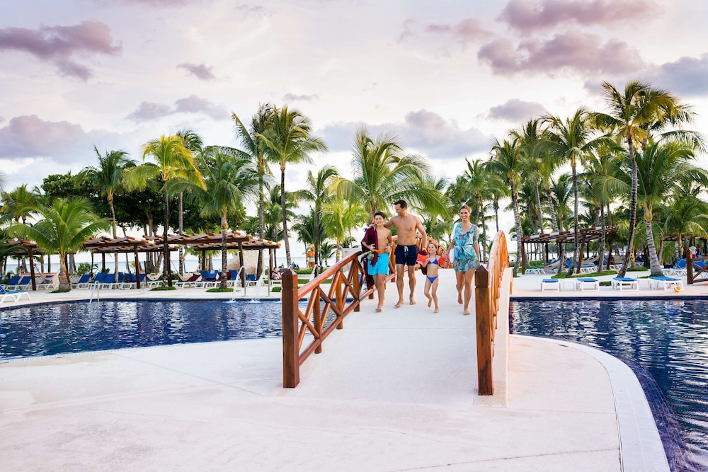 Barceló Maya Beach - All Inclusive — Swimming pool in Puerto Aventuras, Quintana Roo