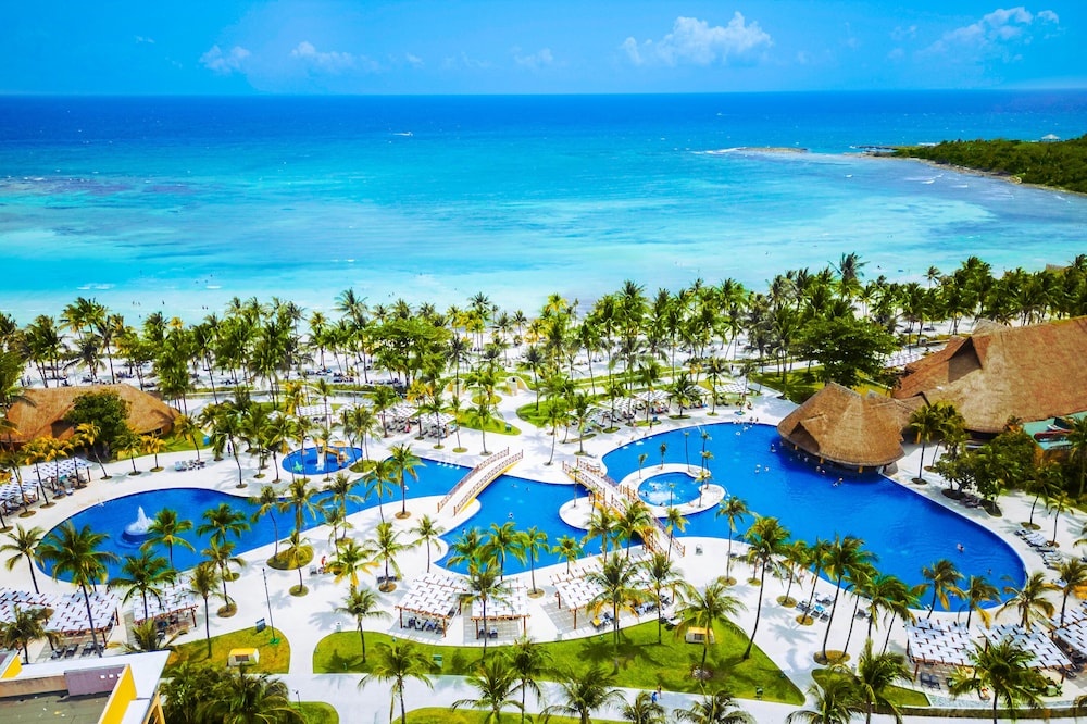 Barceló Maya Beach - All Inclusive — Swimming pool in Puerto Aventuras, Quintana Roo