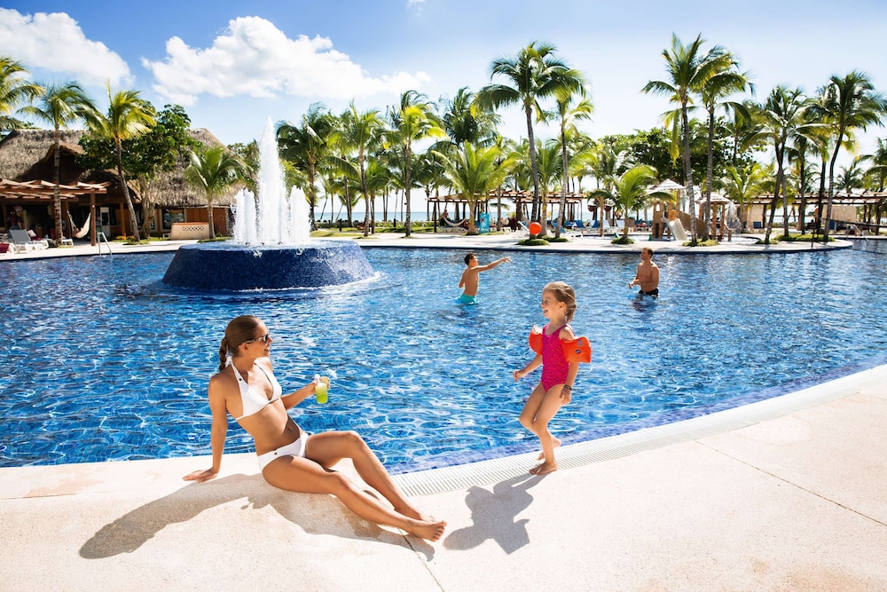 Barceló Maya Beach - All Inclusive — Swimming pool in Puerto Aventuras, Quintana Roo