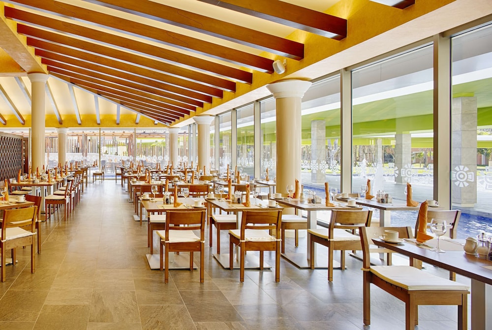 Barceló Maya Beach - All Inclusive — Restaurant & bars in Puerto Aventuras, Quintana Roo