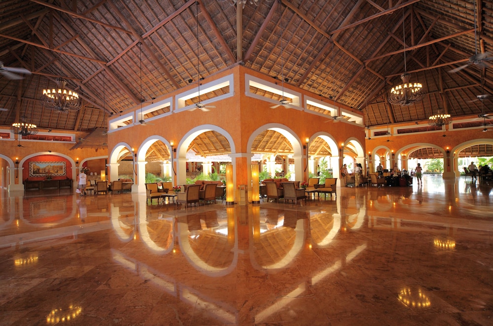 Barceló Maya Colonial - All Inclusive — Hotel building in Puerto Aventuras, Quintana Roo