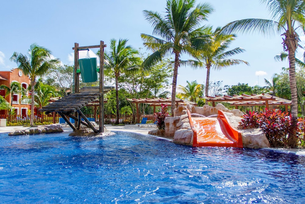 Barceló Maya Colonial - All Inclusive — Swimming pool in Puerto Aventuras, Quintana Roo