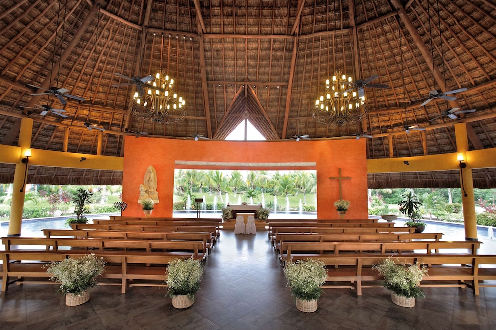 Barceló Maya Colonial - All Inclusive — Hotel building in Puerto Aventuras, Quintana Roo