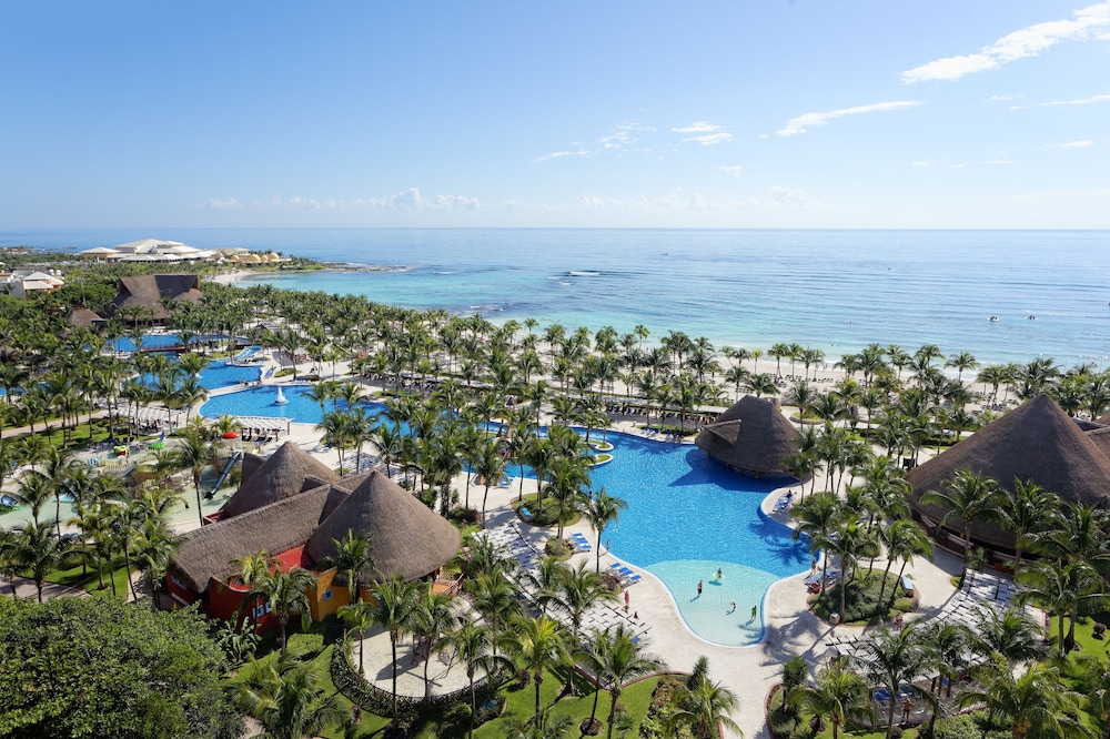Barceló Maya Tropical - All Inclusive — Swimming pool in Puerto Aventuras, Quintana Roo