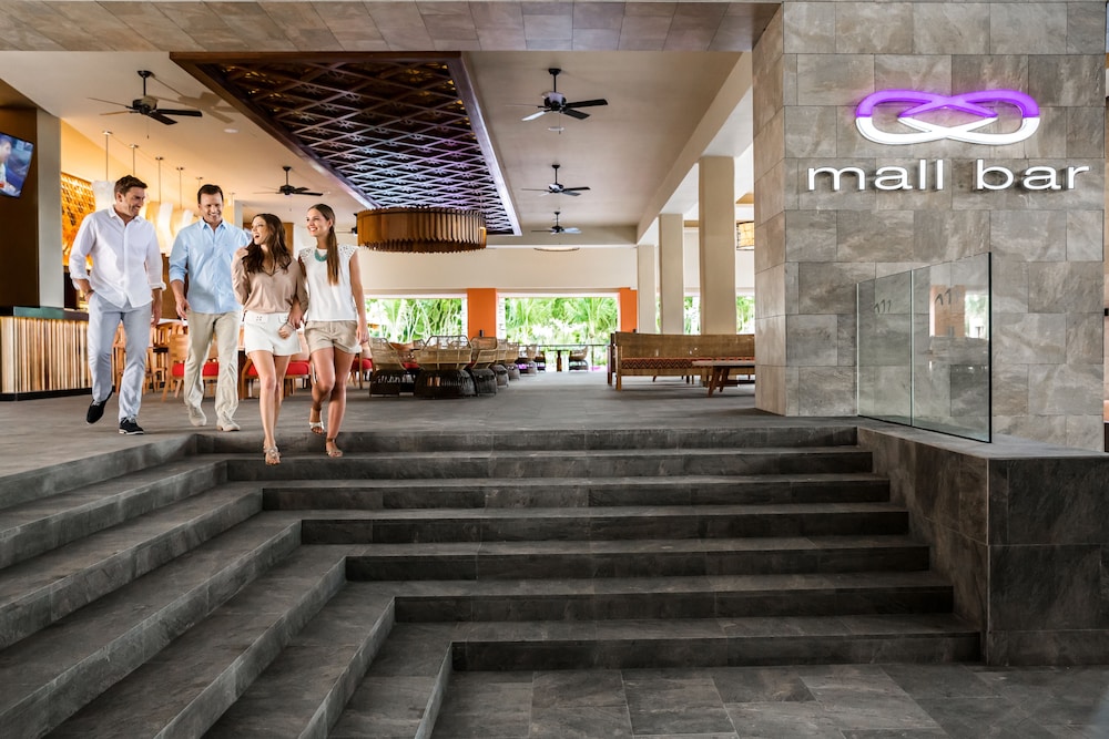 Barceló Maya Tropical - All Inclusive — Hotel building in Puerto Aventuras, Quintana Roo