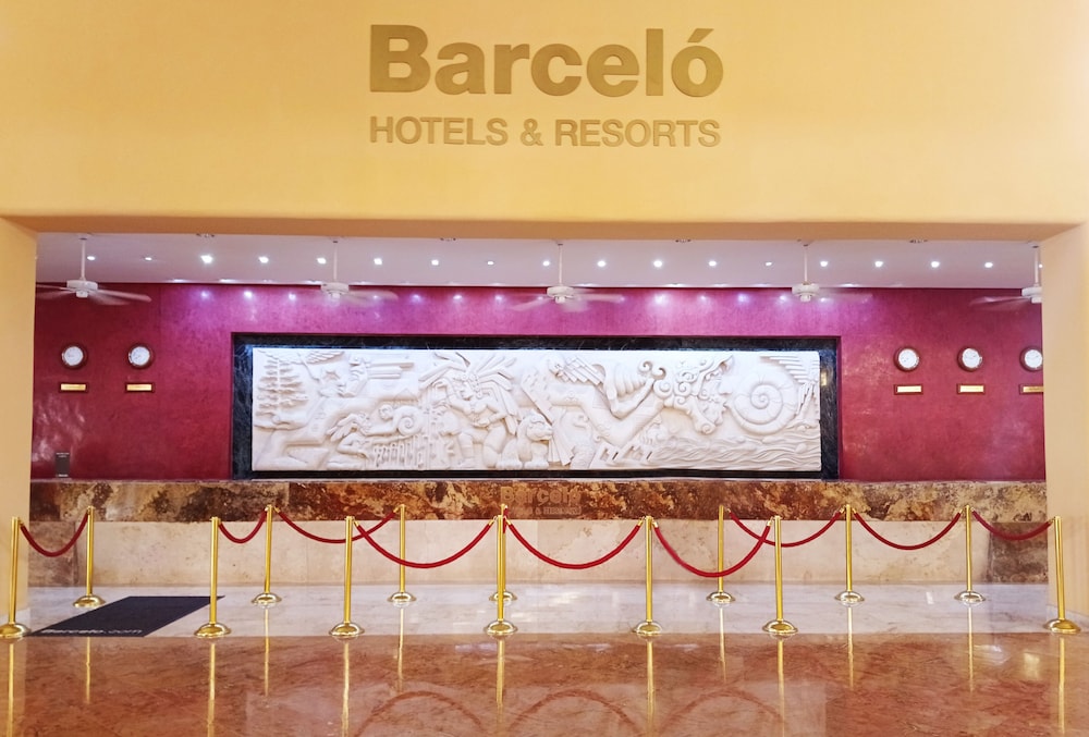 Barceló Maya Tropical - All Inclusive — Hotel building in Puerto Aventuras, Quintana Roo
