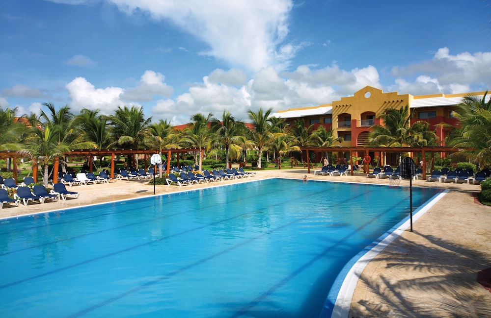 Barceló Maya Tropical - All Inclusive — Swimming pool in Puerto Aventuras, Quintana Roo