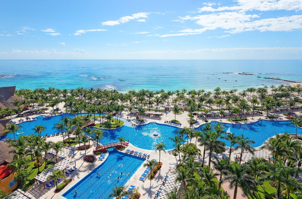 Barceló Maya Tropical - All Inclusive — Swimming pool in Puerto Aventuras, Quintana Roo