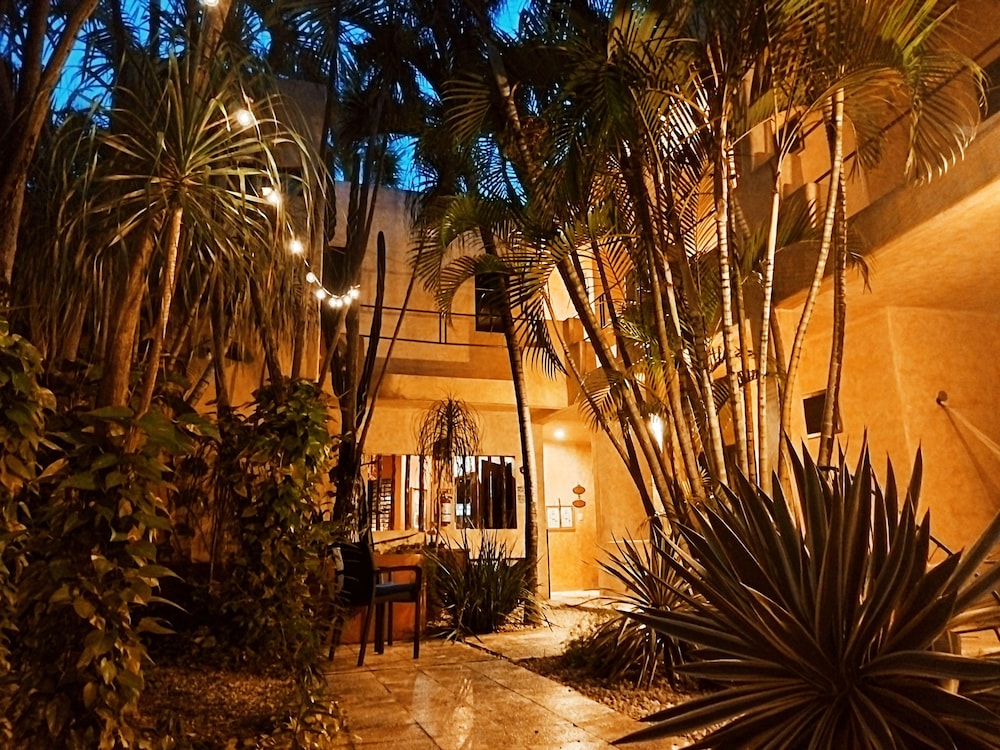 Hotel Barrio Latino — Hotel building in Playa del Carmen, Quintana Roo