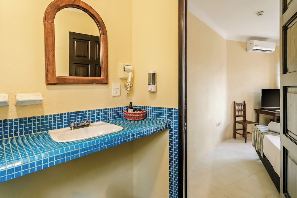 Hotel Barrio Latino — Hotel rooms in Playa del Carmen, Quintana Roo
