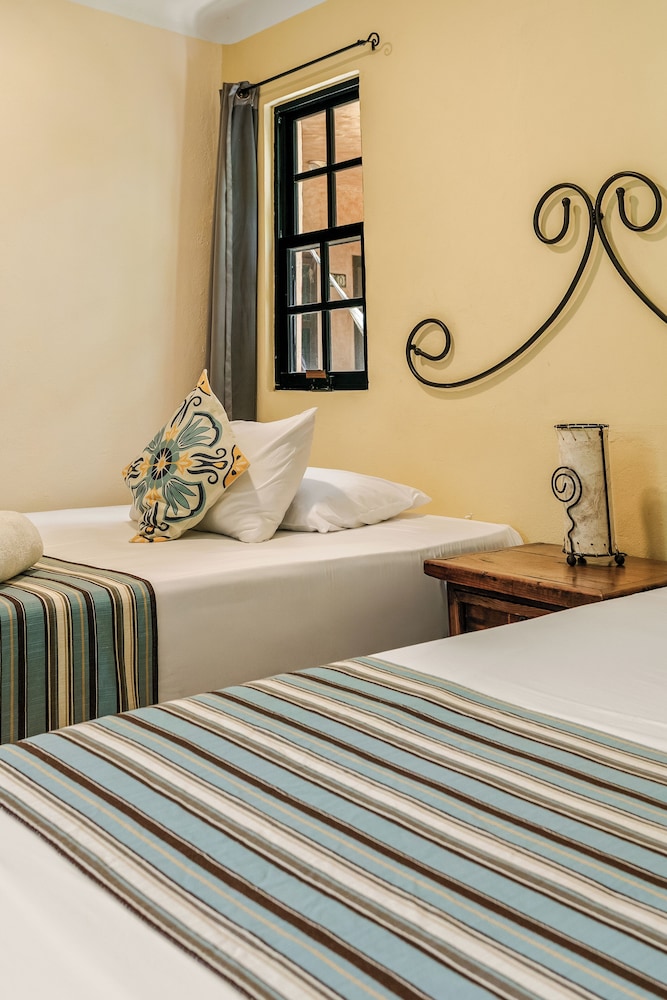 Hotel Barrio Latino — Hotel rooms in Playa del Carmen, Quintana Roo