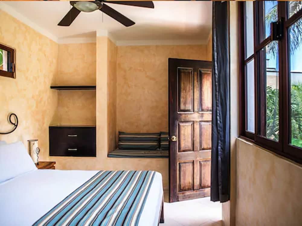 Hotel Barrio Latino — Hotel rooms in Playa del Carmen, Quintana Roo