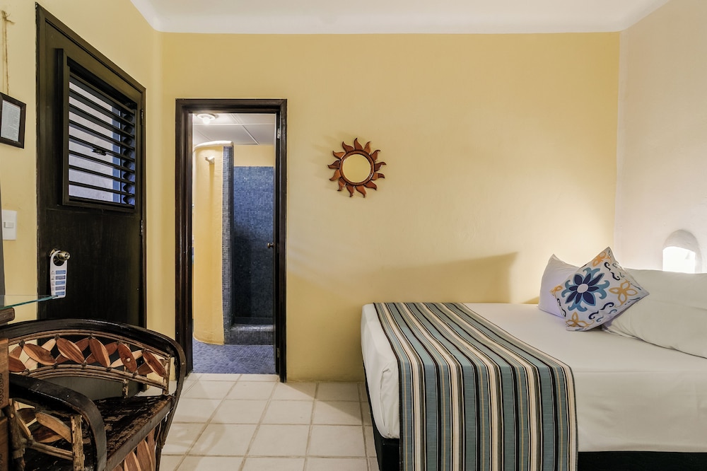 Hotel Barrio Latino — Hotel rooms in Playa del Carmen, Quintana Roo