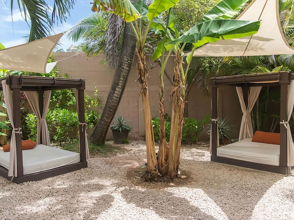 Hotel Barrio Latino — Hotel building in Playa del Carmen, Quintana Roo