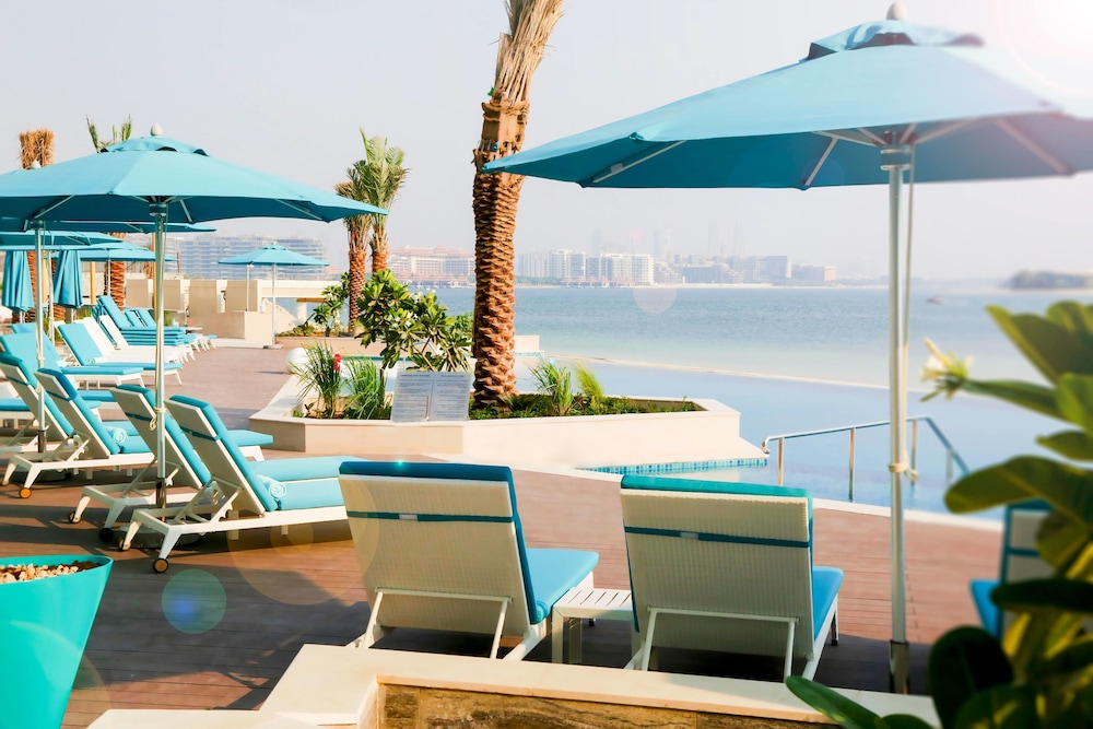 The Retreat Palm Dubai MGallery by Sofitel — Swimming pool in Dubai