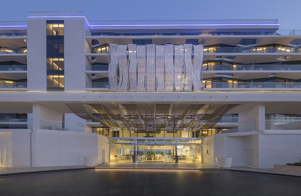 The Retreat Palm Dubai MGallery by Sofitel — Hotel building in Dubai