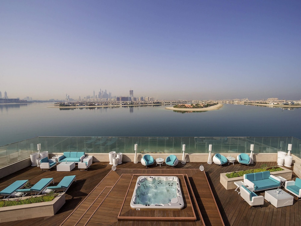 The Retreat Palm Dubai MGallery by Sofitel — Swimming pool in Dubai