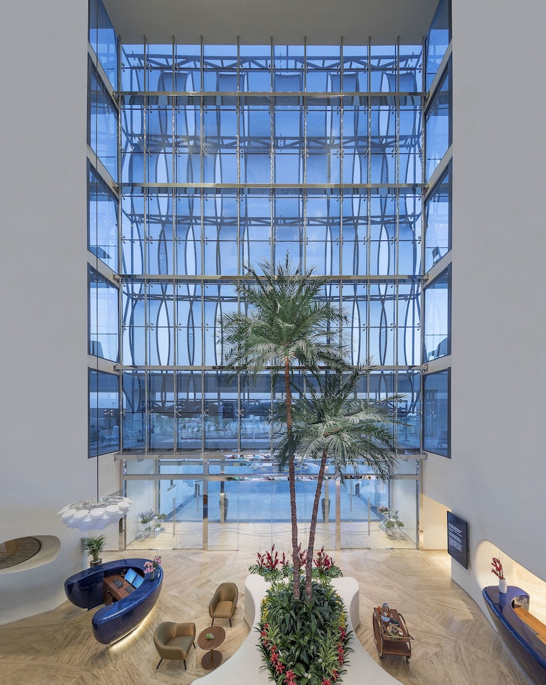 The Retreat Palm Dubai MGallery by Sofitel — Hotel building in Dubai