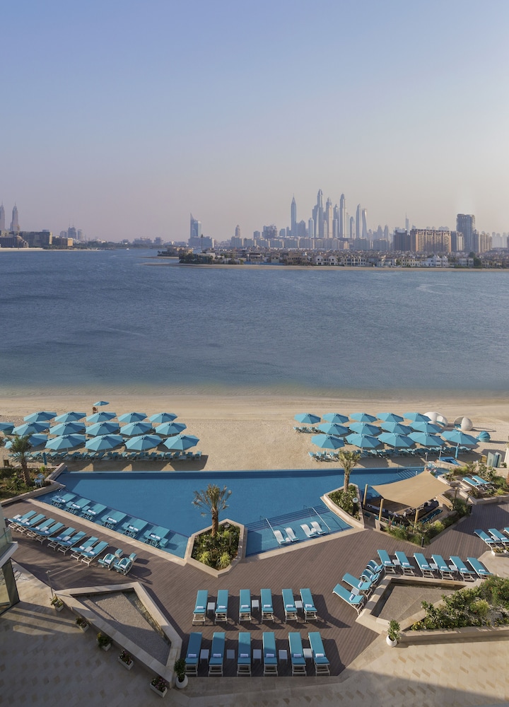 The Retreat Palm Dubai MGallery by Sofitel — Swimming pool in Dubai