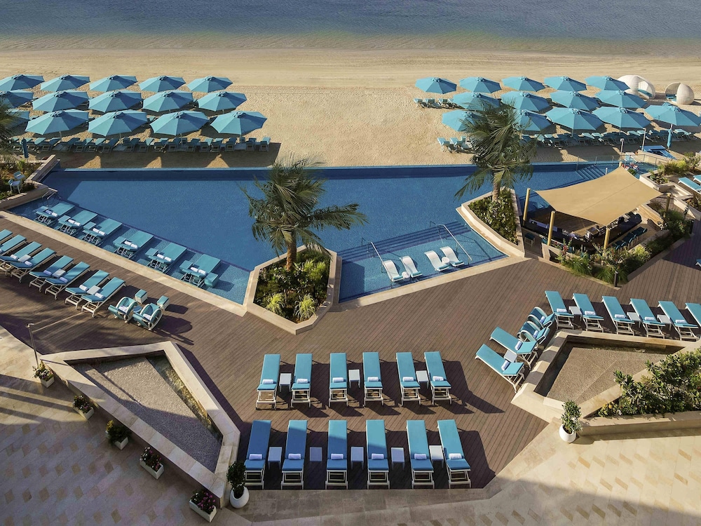 The Retreat Palm Dubai MGallery by Sofitel — Swimming pool in Dubai