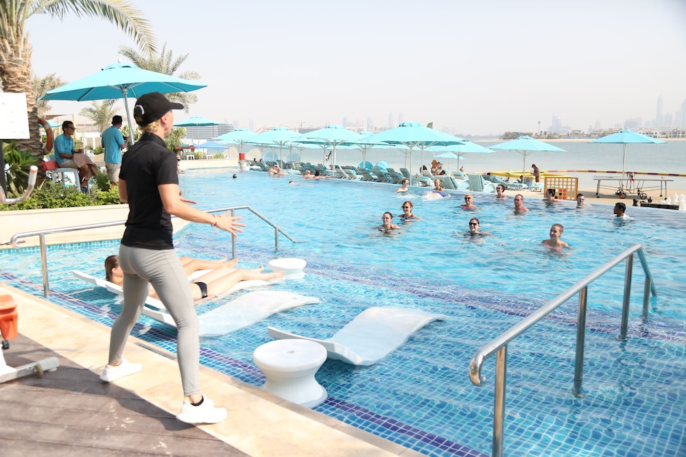 The Retreat Palm Dubai MGallery by Sofitel — Swimming pool in Dubai