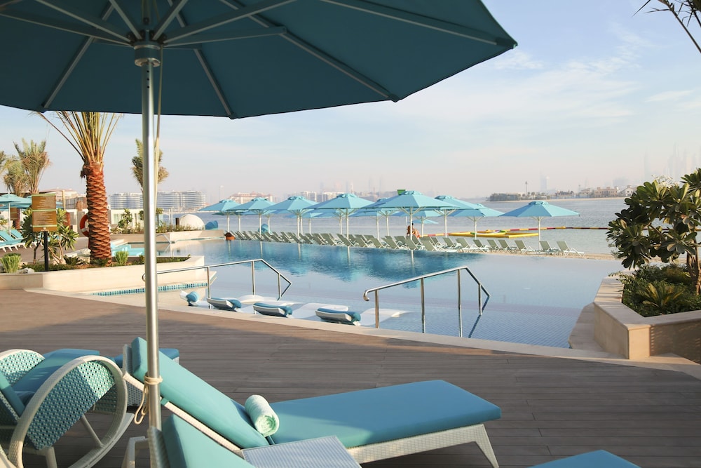 The Retreat Palm Dubai MGallery by Sofitel — Swimming pool in Dubai