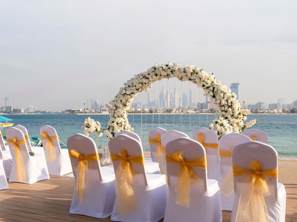 The Retreat Palm Dubai MGallery by Sofitel — Hotel building in Dubai
