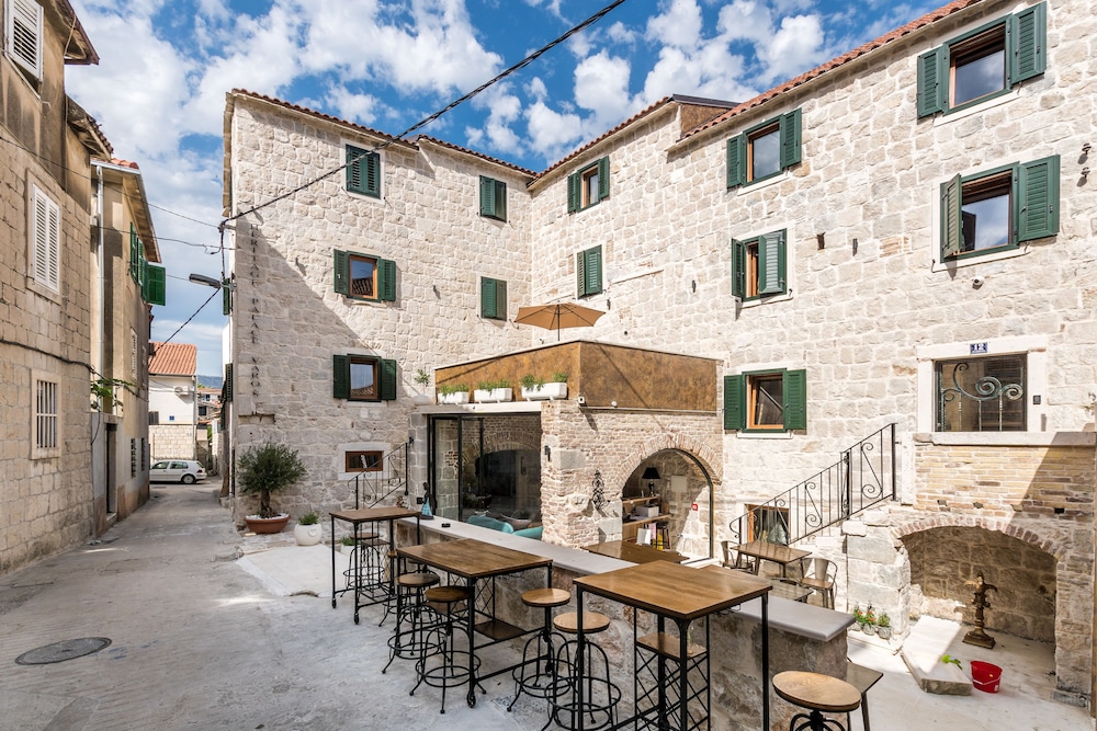 Heritage Palace Varos - MAG Quaint & Elegant Boutique Hotels — Hotel building in Split, Split-Dalmatia
