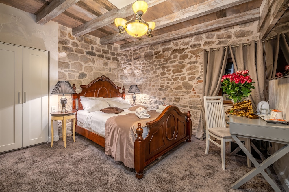 Heritage Palace Varos - MAG Quaint & Elegant Boutique Hotels — Hotel rooms in Split, Split-Dalmatia