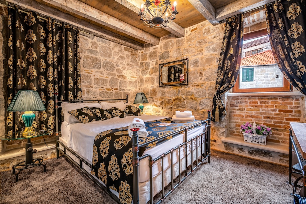 Heritage Palace Varos - MAG Quaint & Elegant Boutique Hotels — Hotel rooms in Split, Split-Dalmatia