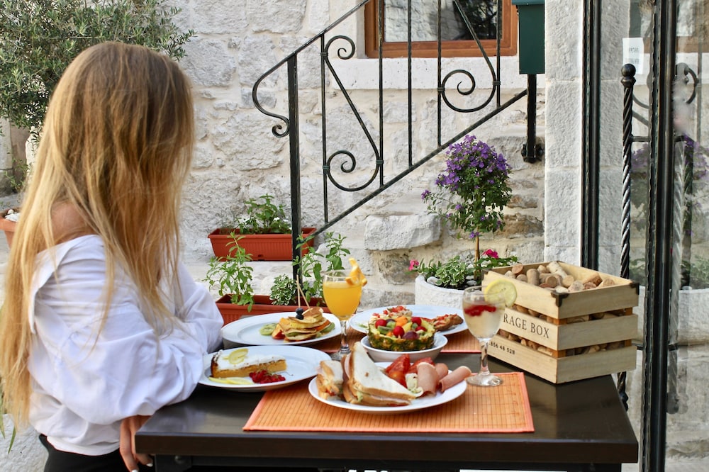 Heritage Palace Varos - MAG Quaint & Elegant Boutique Hotels — Restaurant & bars in Split, Split-Dalmatia