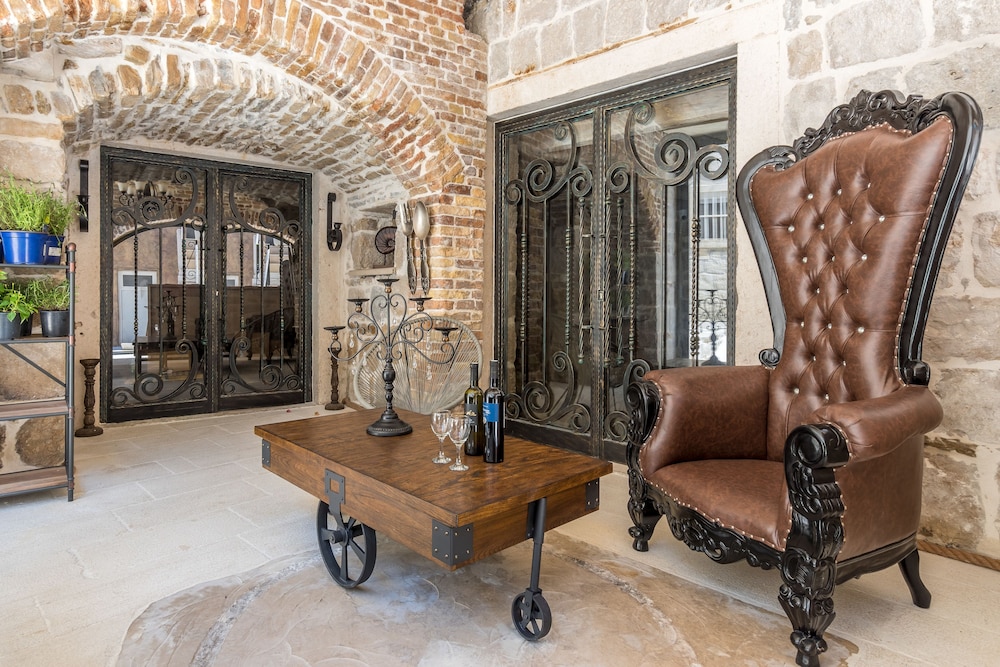 Heritage Palace Varos - MAG Quaint & Elegant Boutique Hotels — Hotel building in Split, Split-Dalmatia