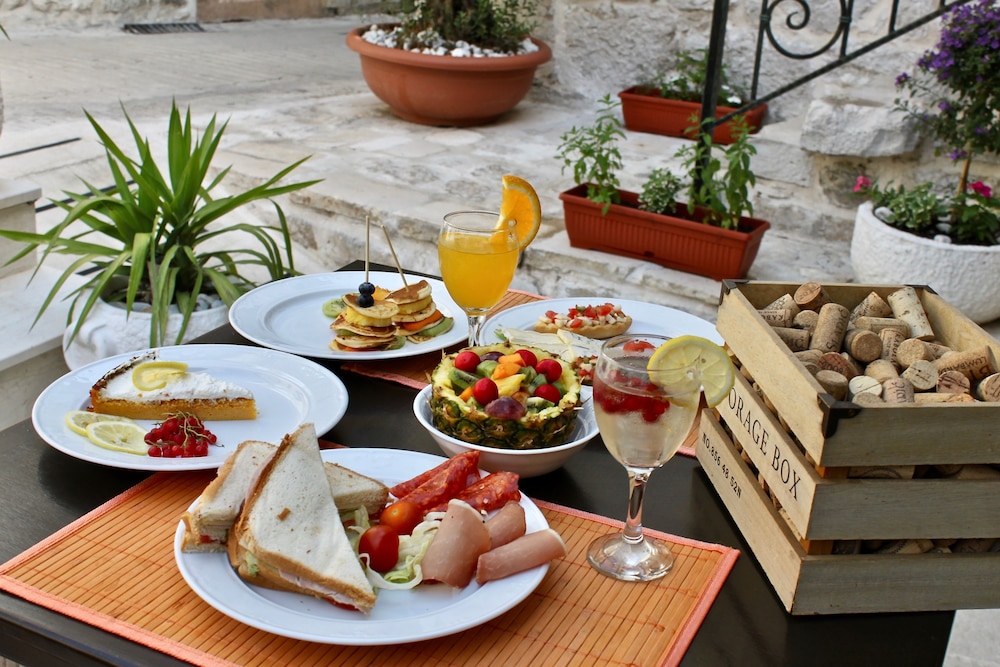 Heritage Palace Varos - MAG Quaint & Elegant Boutique Hotels — Restaurant & bars in Split, Split-Dalmatia