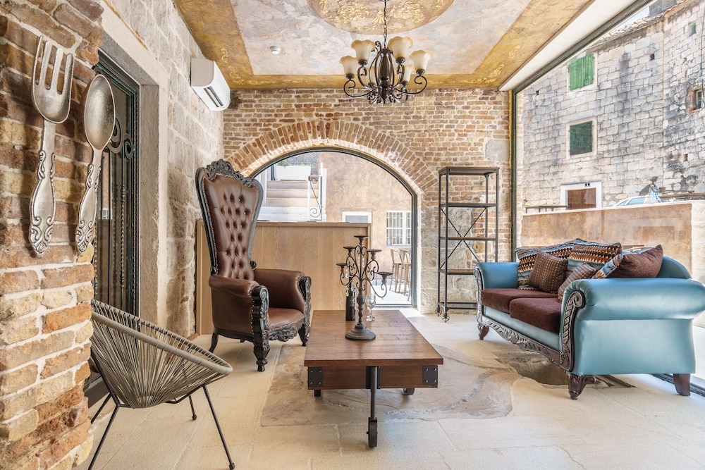 Heritage Palace Varos - MAG Quaint & Elegant Boutique Hotels — Hotel building in Split, Split-Dalmatia