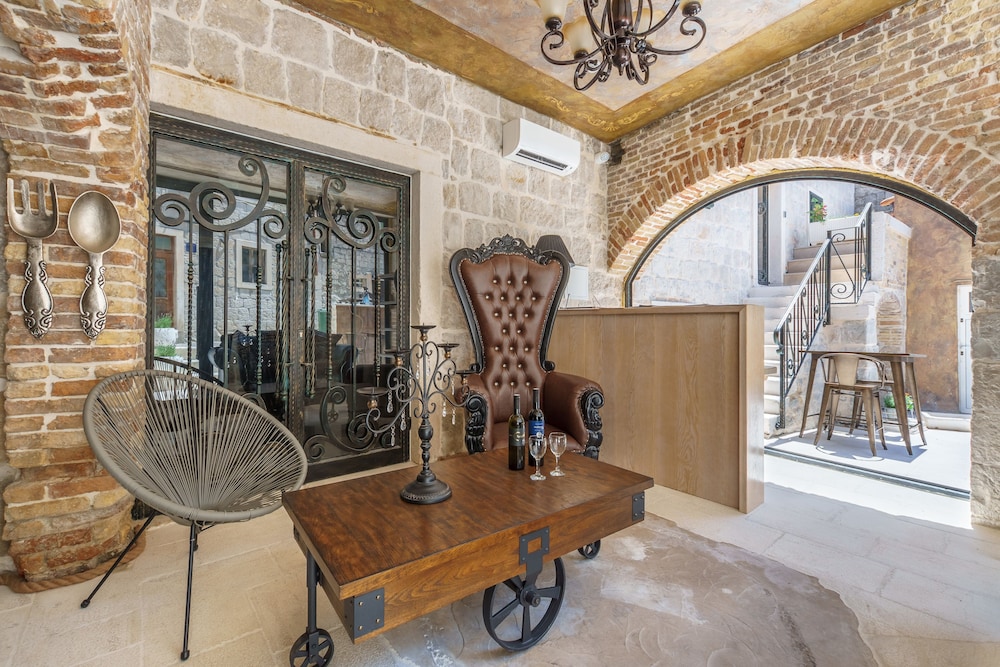 Heritage Palace Varos - MAG Quaint & Elegant Boutique Hotels — Hotel building in Split, Split-Dalmatia